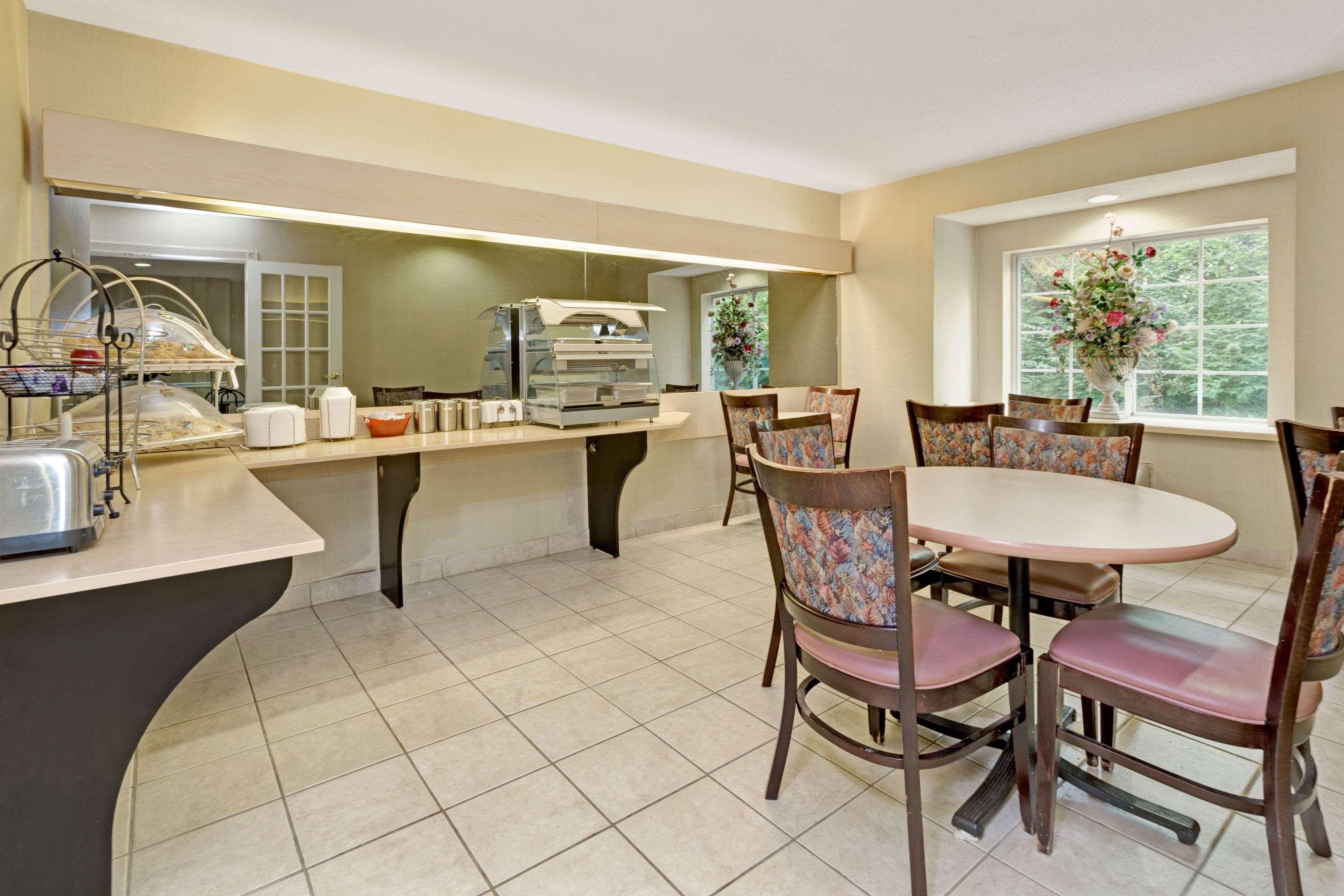 Microtel Inn & Suites By Wyndham Florence/Cincinnati Airpo Екстериор снимка