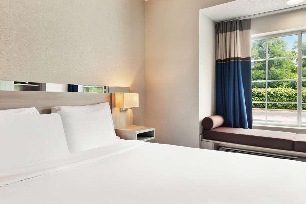 Microtel Inn & Suites By Wyndham Florence/Cincinnati Airpo Стая снимка