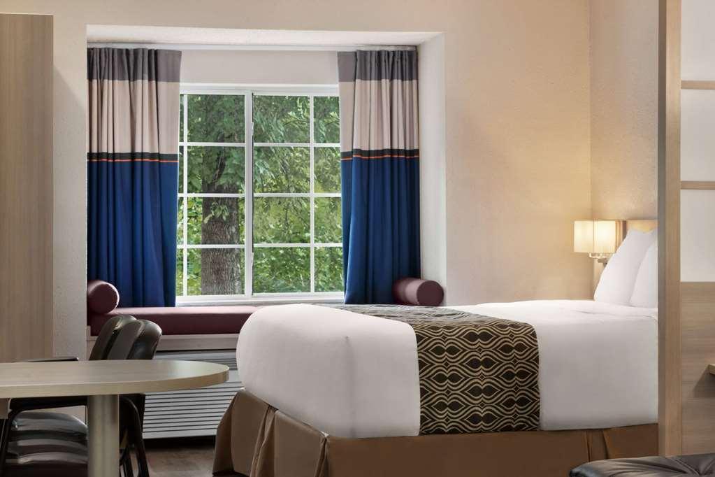 Microtel Inn & Suites By Wyndham Florence/Cincinnati Airpo Стая снимка