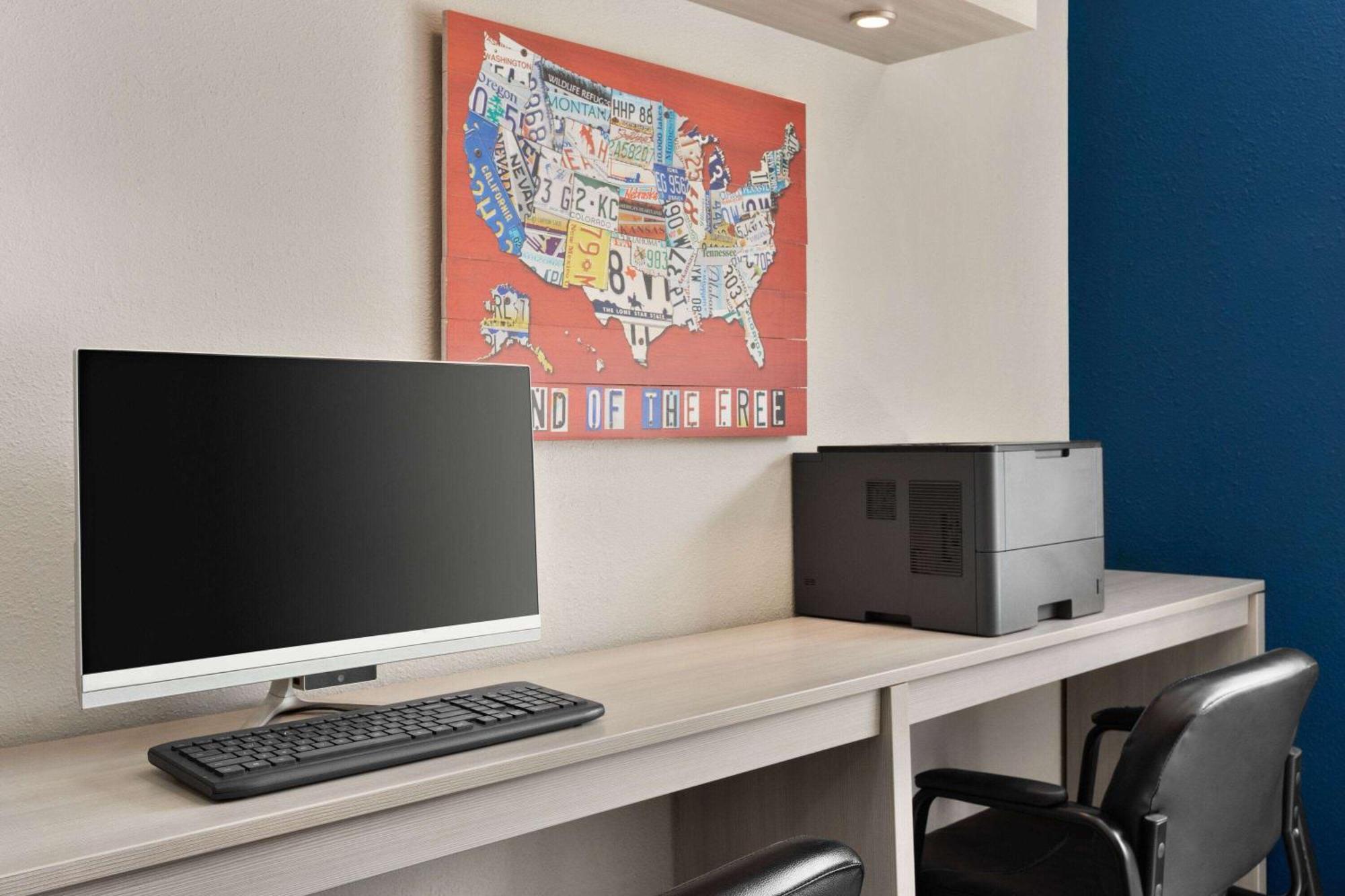 Microtel Inn & Suites By Wyndham Florence/Cincinnati Airpo Екстериор снимка
