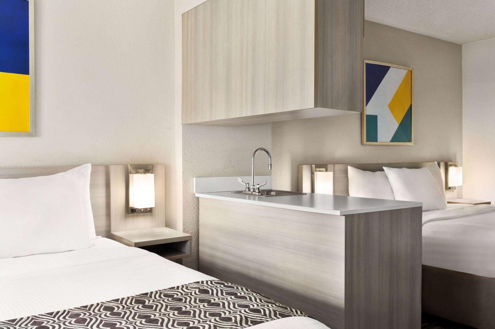 Microtel Inn & Suites By Wyndham Florence/Cincinnati Airpo Екстериор снимка