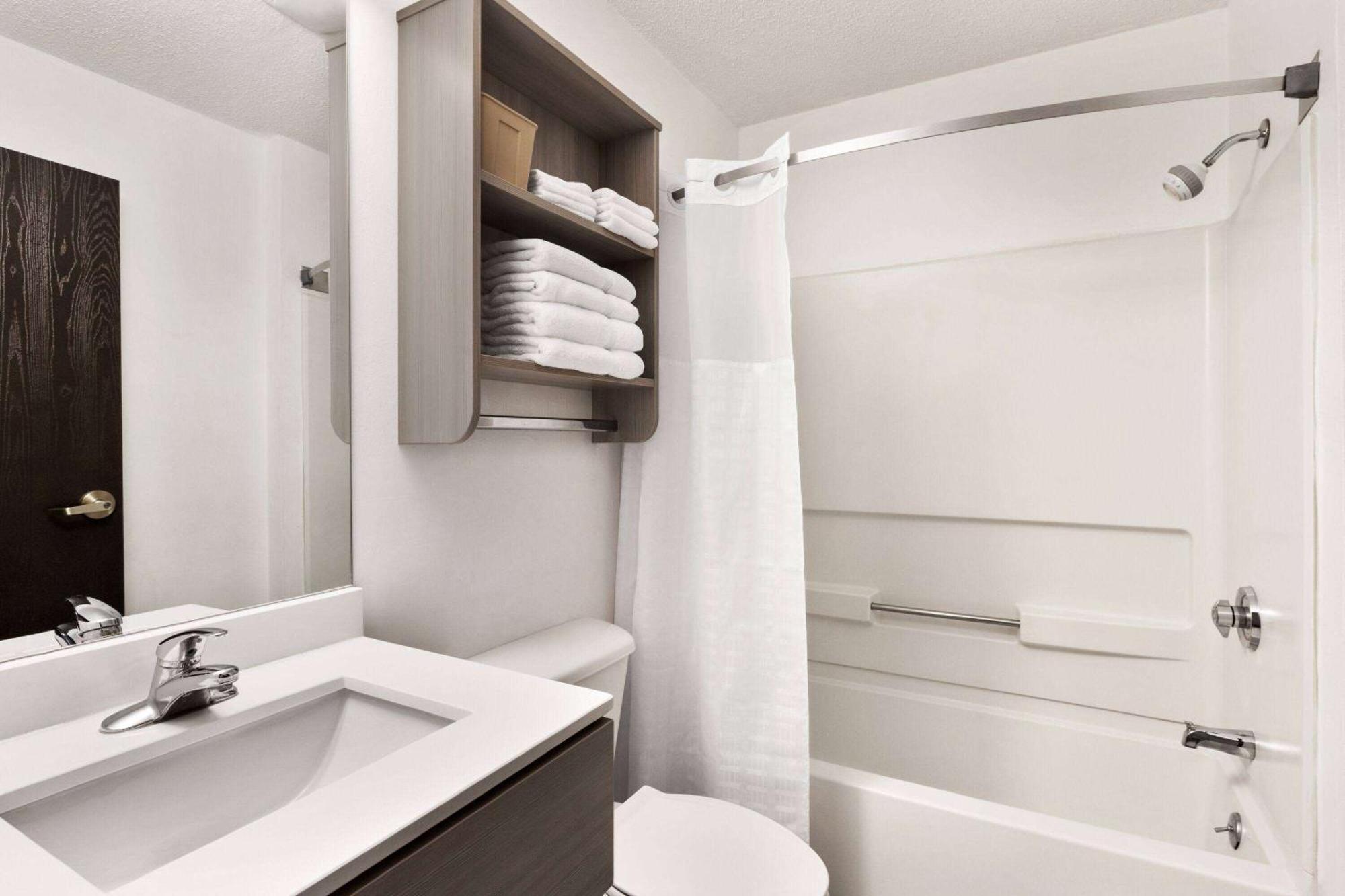 Microtel Inn & Suites By Wyndham Florence/Cincinnati Airpo Екстериор снимка
