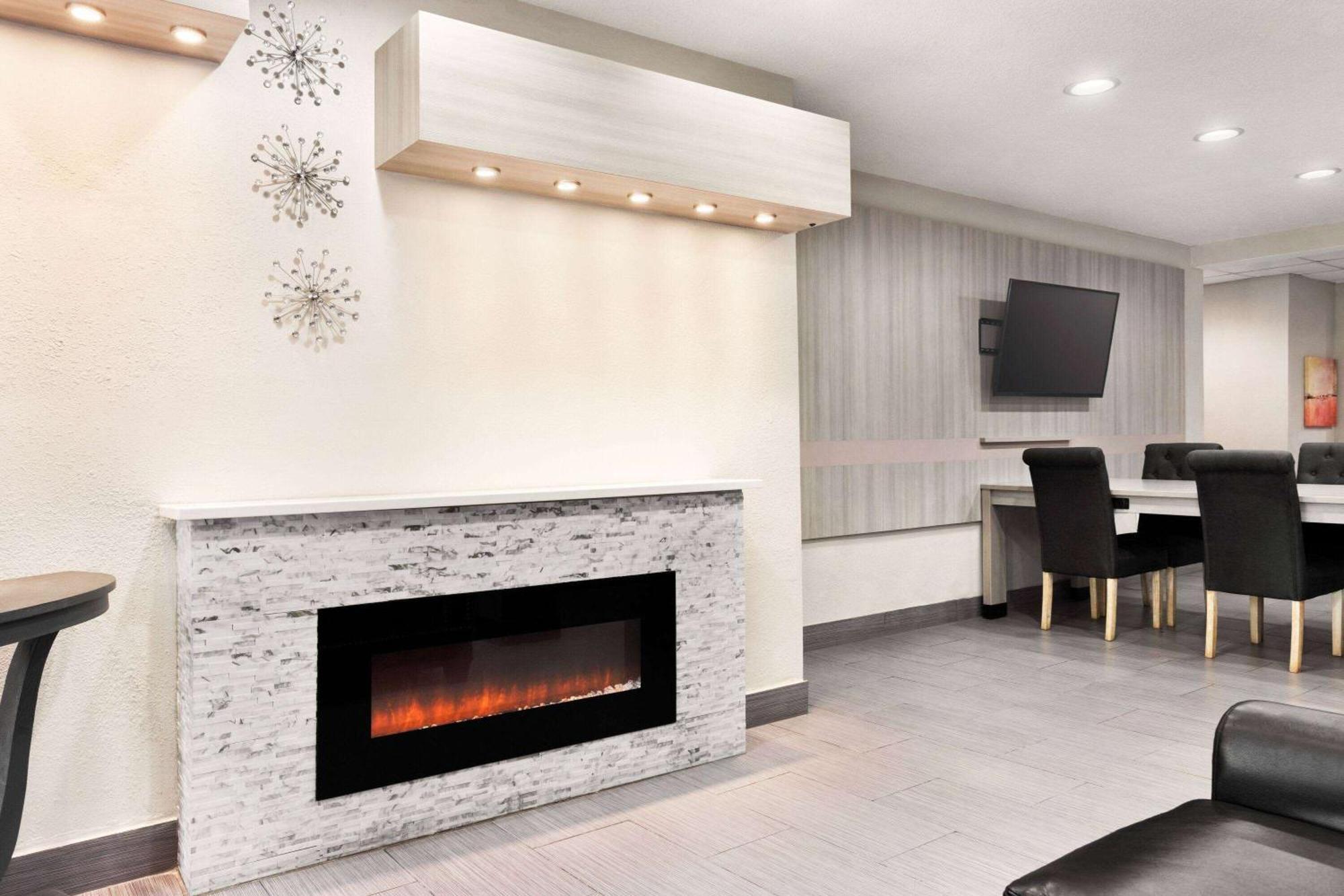 Microtel Inn & Suites By Wyndham Florence/Cincinnati Airpo Екстериор снимка