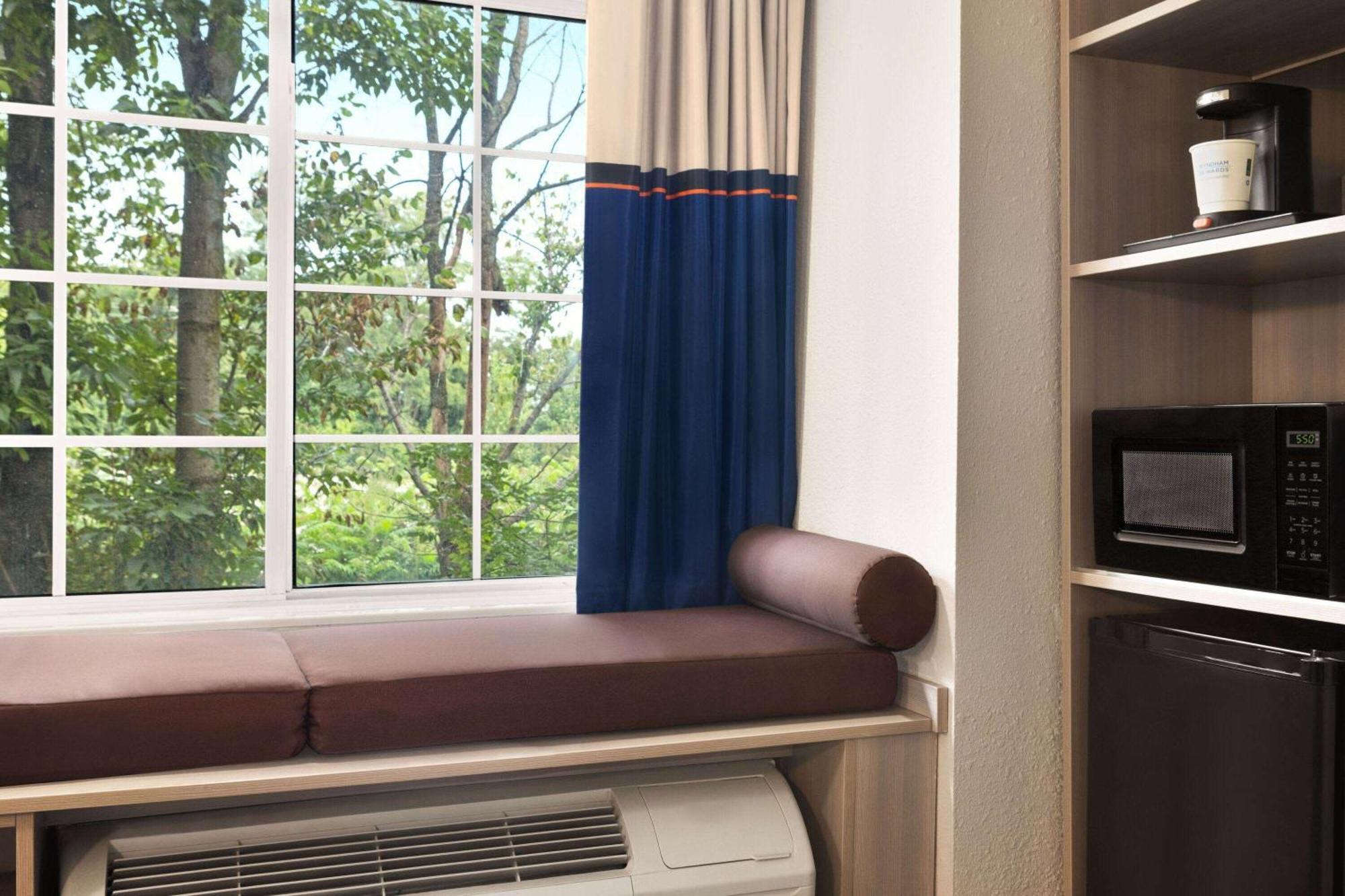 Microtel Inn & Suites By Wyndham Florence/Cincinnati Airpo Екстериор снимка