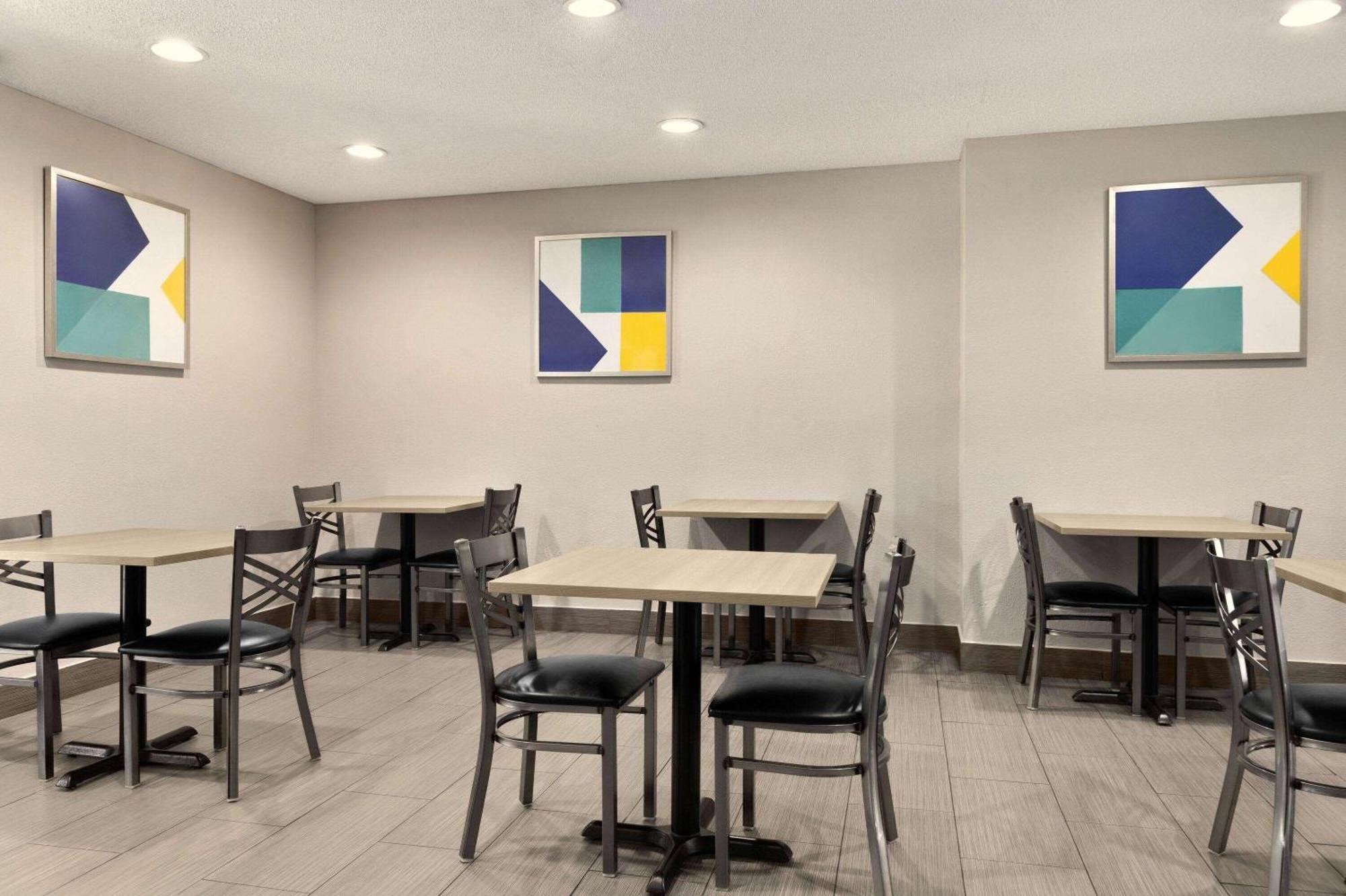 Microtel Inn & Suites By Wyndham Florence/Cincinnati Airpo Екстериор снимка