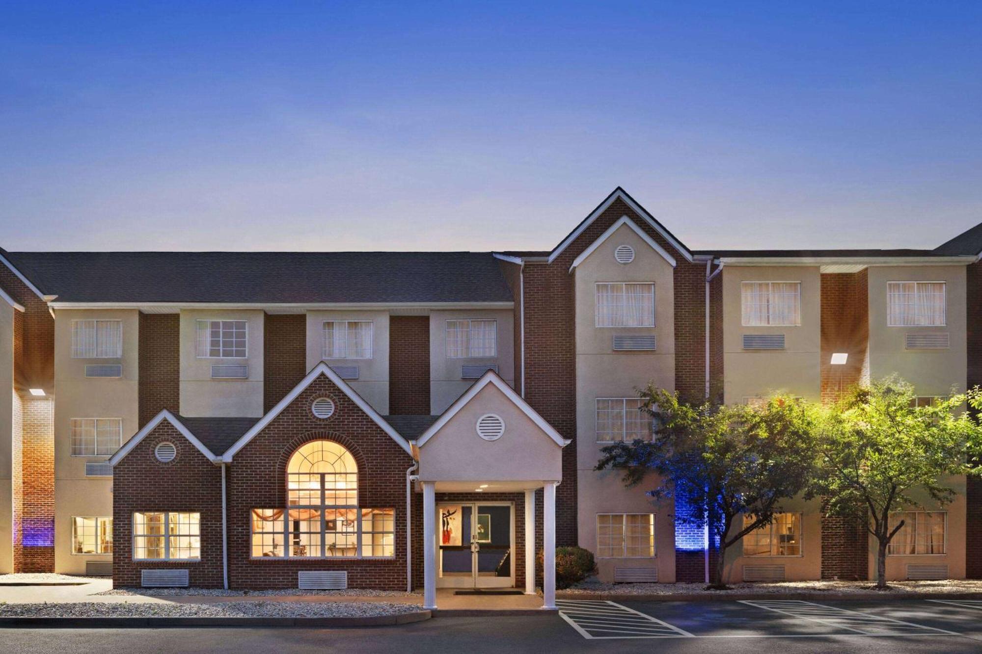 Microtel Inn & Suites By Wyndham Florence/Cincinnati Airpo Екстериор снимка